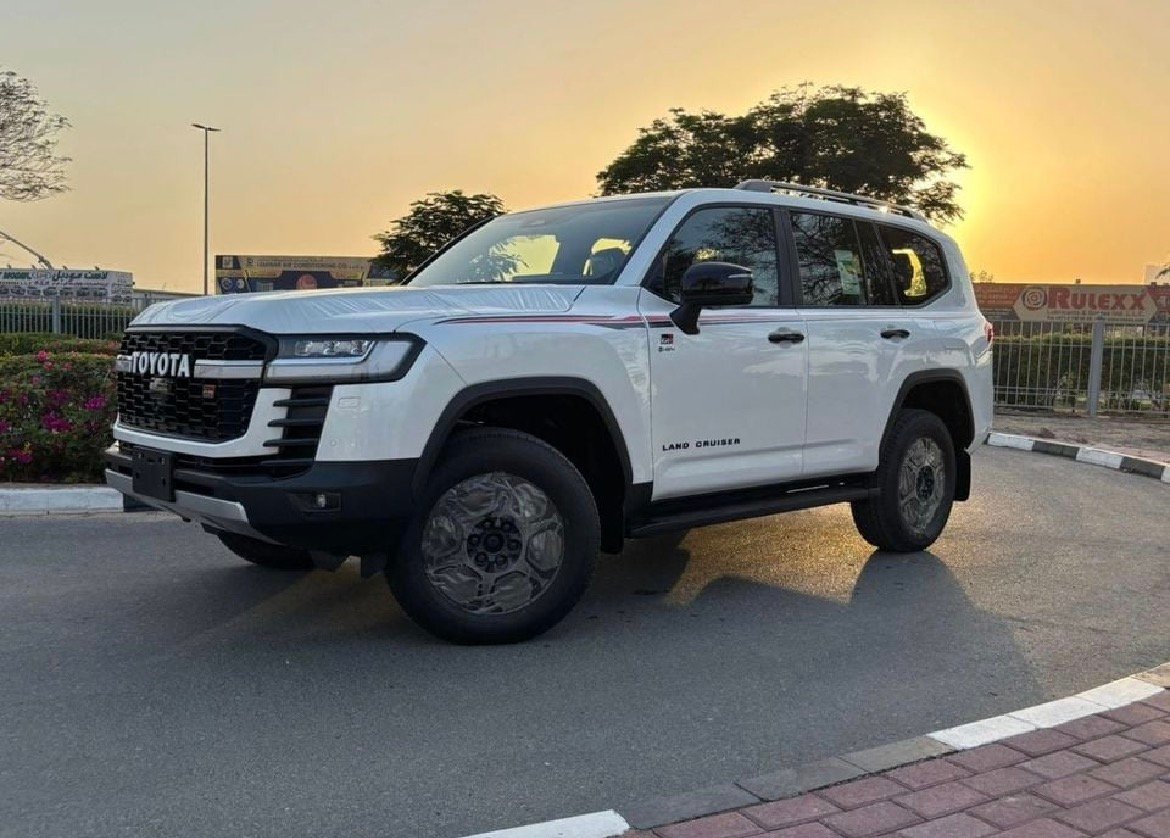 Toyota Land Cruiser 300 Land Cruiser 300 GR Sport 3.5 Twin Turbo Hybrid 4x4 GCC