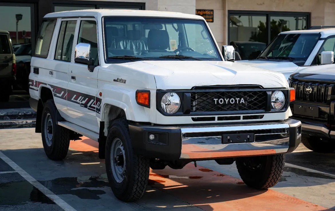 Toyota Land Cruiser 70 LC76 4-Door Hardtop Wagon Base 4.0 V6 Gasoline MT 4x4 GCC