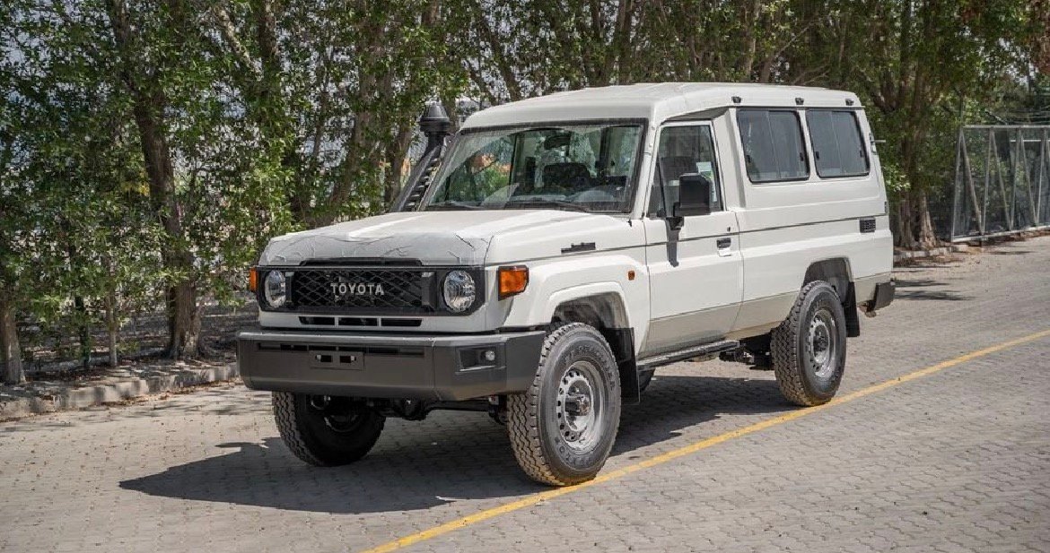 Toyota Land Cruiser 70 LC78 2-Door Troop Carrier 4.0 V6 Gasoline AT 4x4 GCC