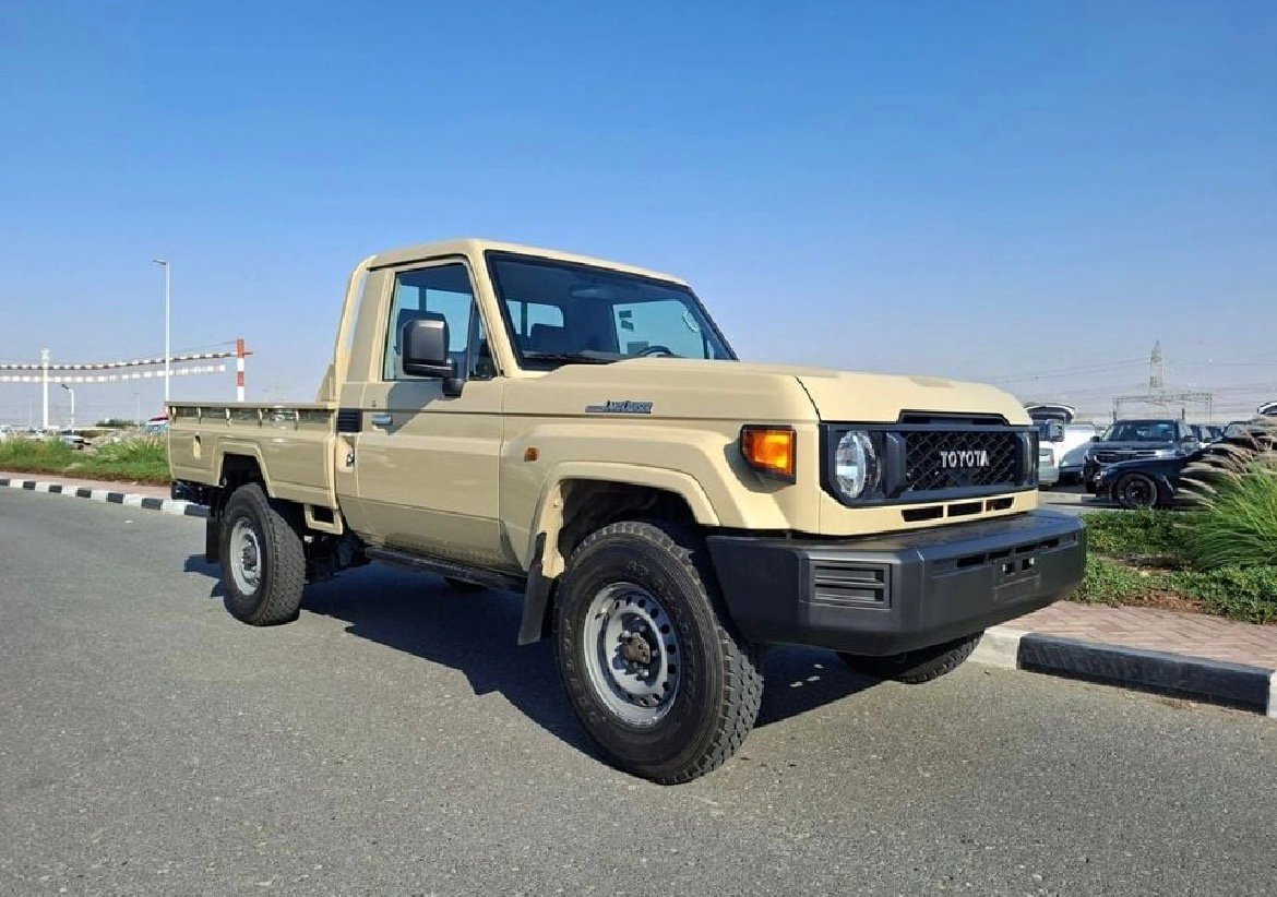 Toyota Land Cruiser 70 LC79 2-Door Pickup LX Base 4.0 V6 Gasoline MT 4x4 GCC