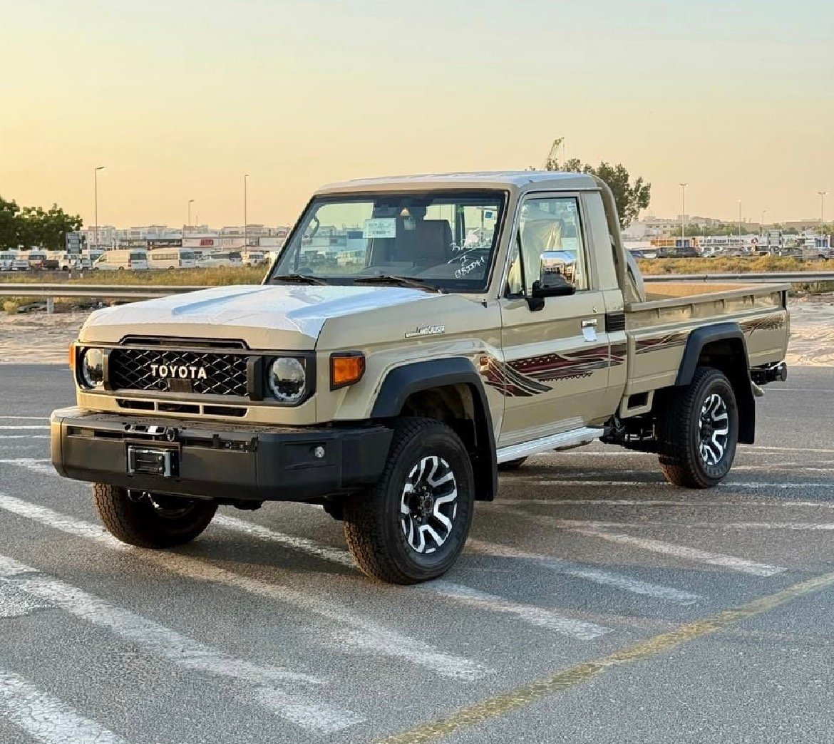 Toyota Land Cruiser 70 LC79 2-Door Pickup LX Full 4.0 V6 Gasoline AT 4x4 GCC