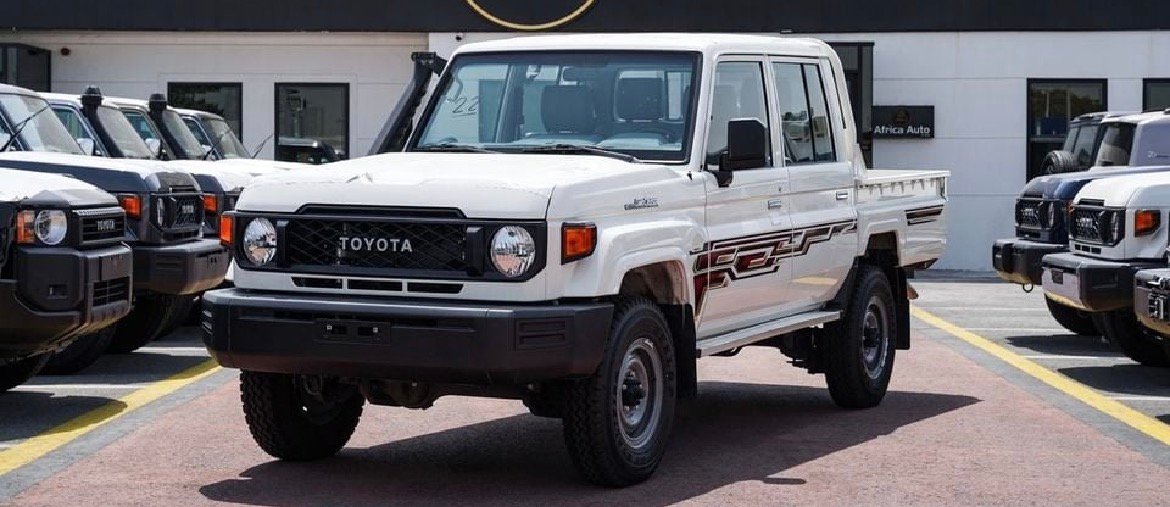 Toyota Land Cruiser 70 LC79 4-Door Pickup Base 4.0 V6 Gasoline MT 4x4 GCC